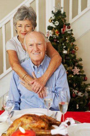 Wer über das Jahr hinweg cholesterinbewusst lebt und isst, kann sich zu Weihnachten unbesorgt auch mal einen Gänsebraten gönnen. Foto: djd/Amgen GmbH Corbis